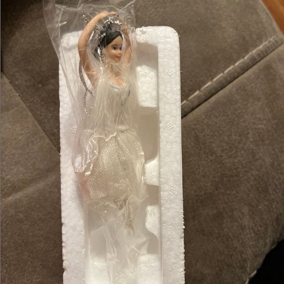 Vintage 1998 Avon Porcelain Barbie Ornament As The Swan Queen In Swan Lake w/COA - Picture 2 of 5